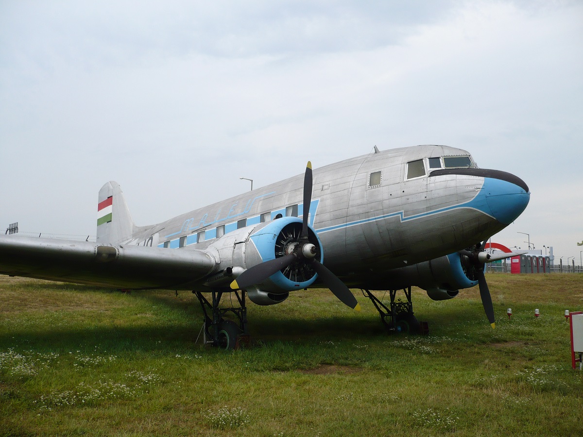 Lisunov Li-2T HA-LIQ Malev