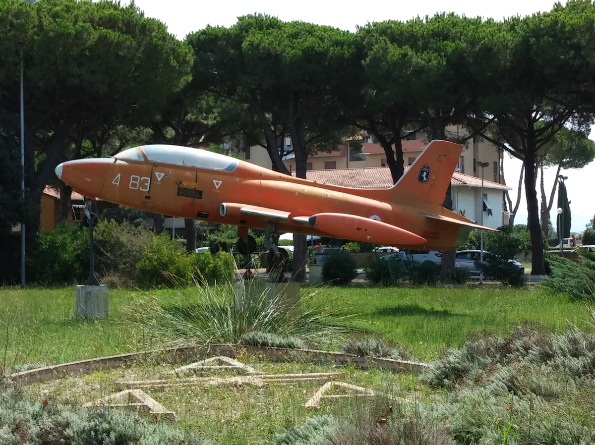 Aermacchi MB326 MM5428/4-83 monument Associazione Arma Aeronautica