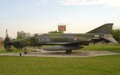 1-7465  MCD Douglas RF-4E Phantom